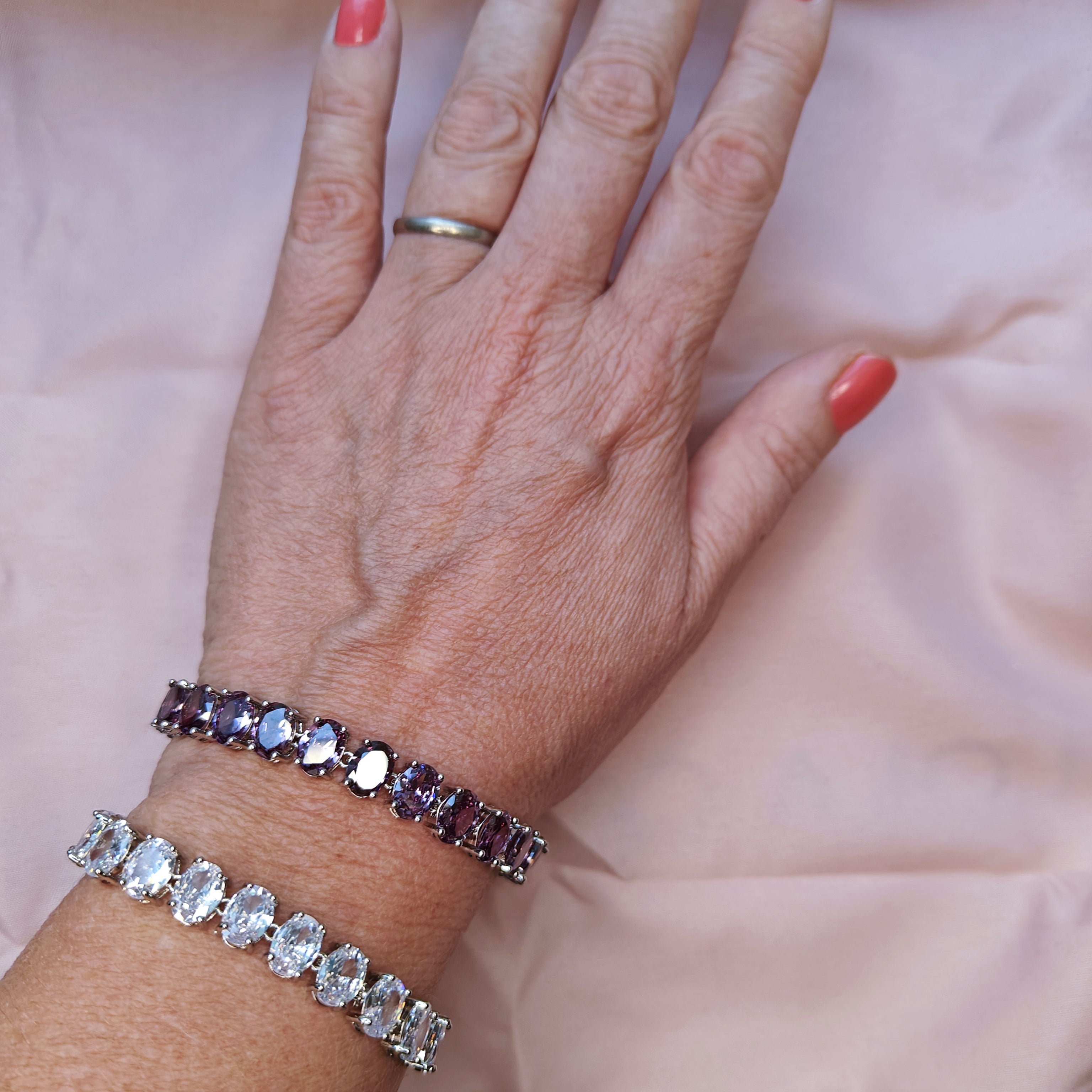 Tennis bracelet big stones purple white | Tennisarmband stora stenar vit lila