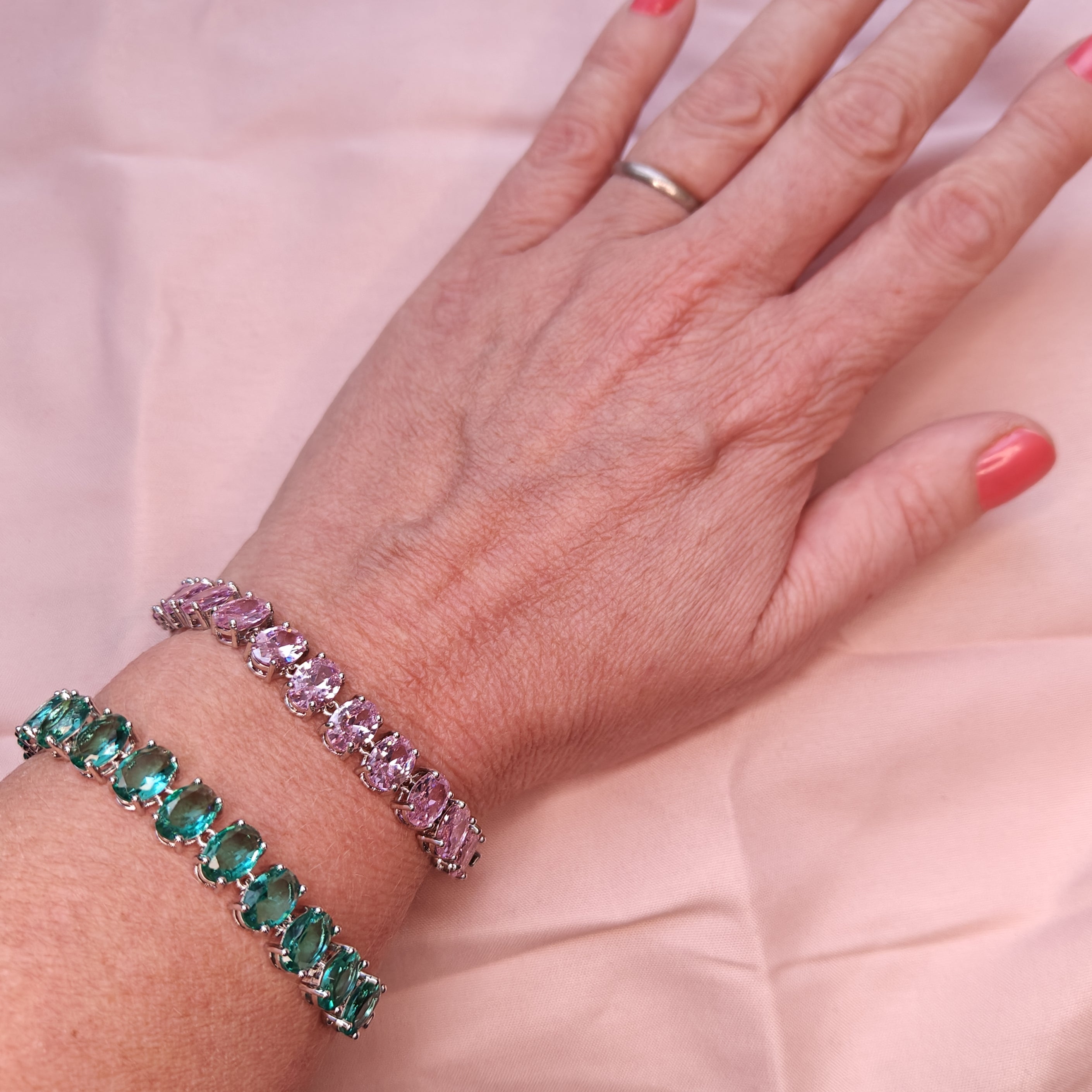 Tennis bracelet big stones green pink | Tennisarmband stora stenar grön rosa
