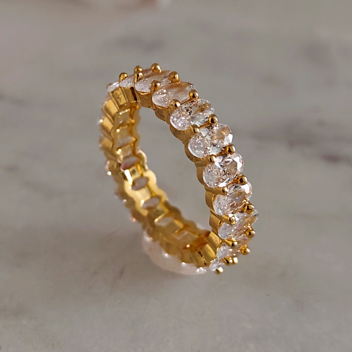Romantic ring with stones gold | Romantisk ring med stenar guld