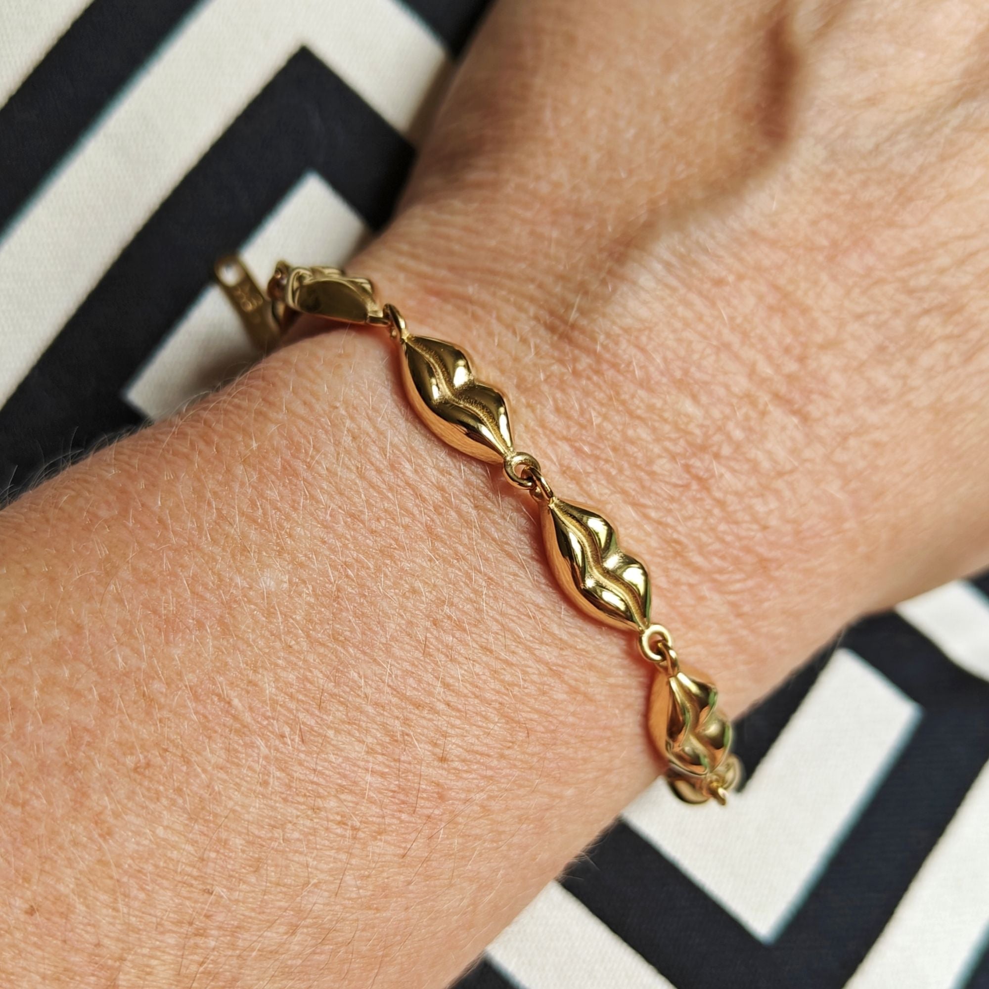 Bracelet with lips | Armband med läppar