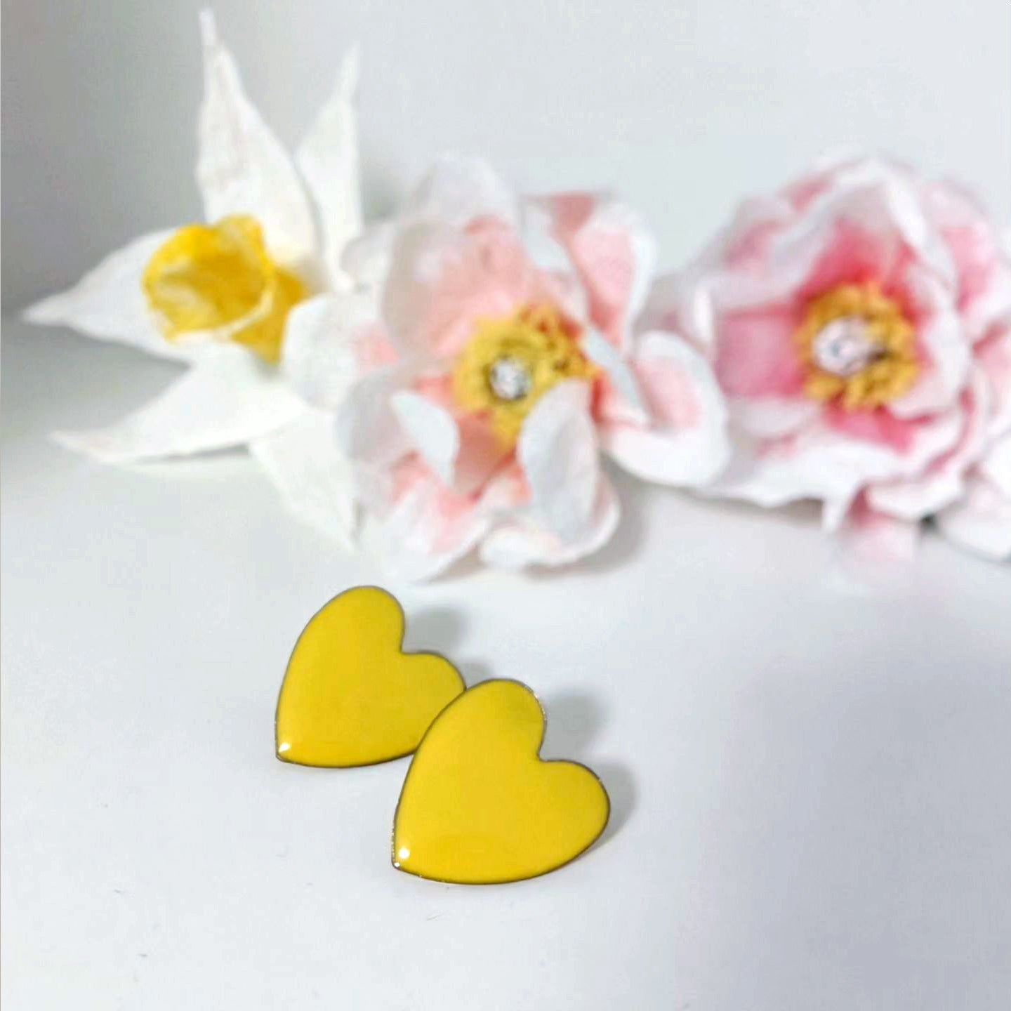 Cute stud earrings heart shaped yellow | Örhängen studs hjärtformade gula